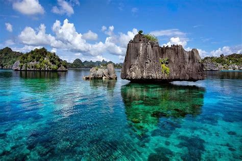 Rekomendasi Tempat Wisata Di Raja Ampat Dengan Keindahannya Yang Tak