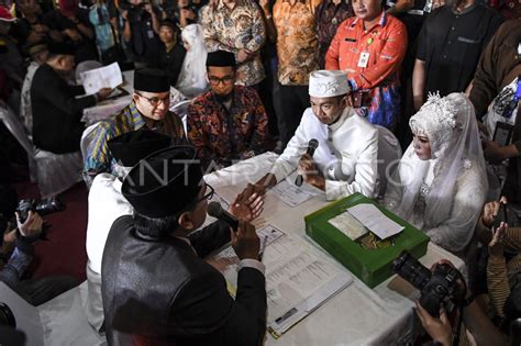 NIKAH MASSAL MALAM PERGANTIAN TAHUN ANTARA Foto