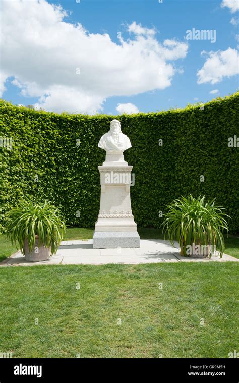 Bust Leonardo Da Vinci Amboise Castle River Loire France Stock Photo ...