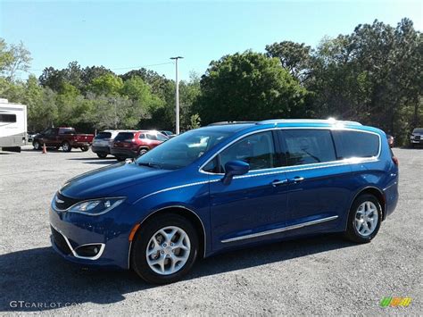 2018 Ocean Blue Metallic Chrysler Pacifica Touring L 126140595 Photo