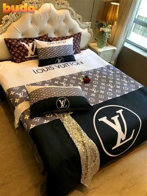 Louis Vuitton Hot Logo Brand Bedding Set Bedspread Duvet Cover Set Home Decor Luxury