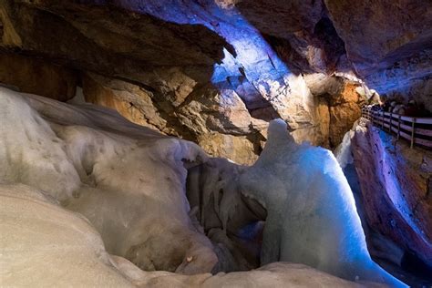 Amazing Dachstein Ice Caves Finger Viewing Platform Near Hallstatt