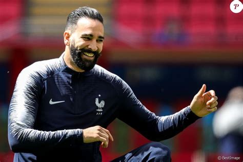 Adil Rami Léquipe De France De Football Pendant Un Entraînement Lors