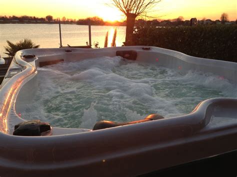 Verschillen Tussen Jacuzzi En Spa Wat Is Verschil Tussen Spa En Jacuzzi