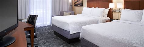 Hotel Rooms in Dearborn, MI | Courtyard Detroit Dearborn
