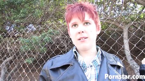 Kühne kambodschanische MILF Maxine x fickt süße Lehrerin Lily Cade xHamster