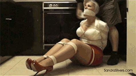 Good Ol Fashioned Damsel In Struggling In The Kitchen For Buxom MILF Sandra HD Sandra