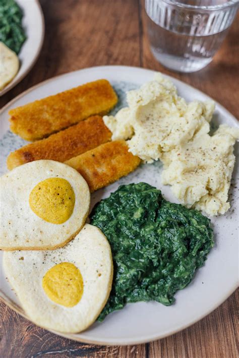 Mashed Potatoes With Creamed Spinach And Vegan Fried Eggs Zuckerandjagdwurst