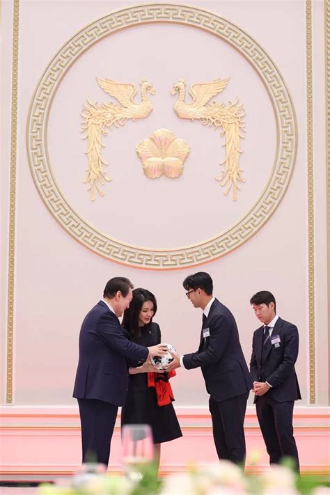 조규성 파격 헤어스타일 변신축구대표팀 환영 만찬 사진이 쫙 공개됐다 20장 위키트리