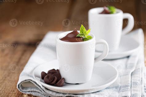 Chocolate pudding in small cups 15700367 Stock Photo at Vecteezy