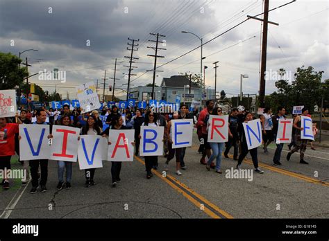 Bernie Sanders March In East Los Angeles Brian Mcguire Stock Photo Alamy