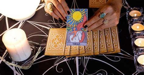 Tarot e amor próprio o que as cartas nos ensinam sobre autovalor