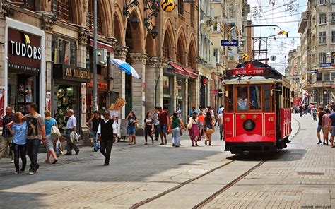 Stiklal Caddesi Stanbul Yoldaolmak