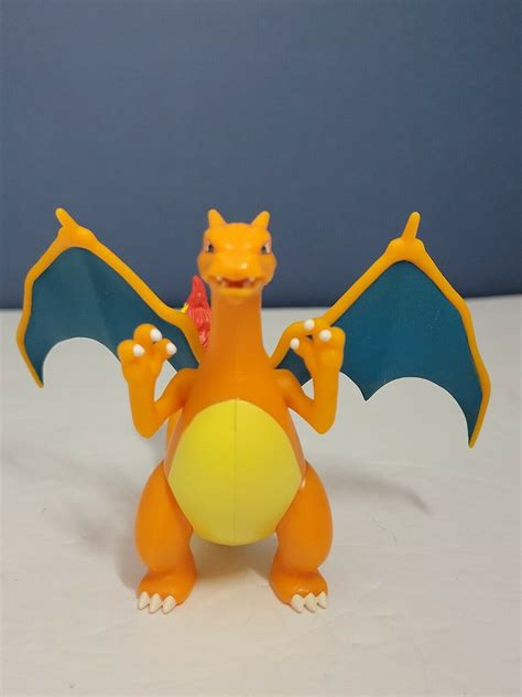 Mavin Pokemon Inch Battle Feature Figure Charizard Deluxe Action