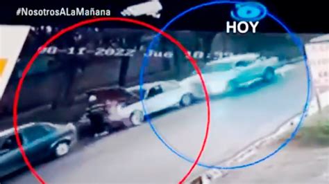 Impactante choque de una camioneta a un auto que luego que terminó