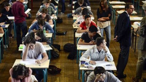 Bac 2015 une lycéenne prise en flagrant délit de triche avec une puce