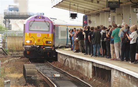 Db Cargo 67007 1z52 230722 A With A Lot Of The Passengers Flickr