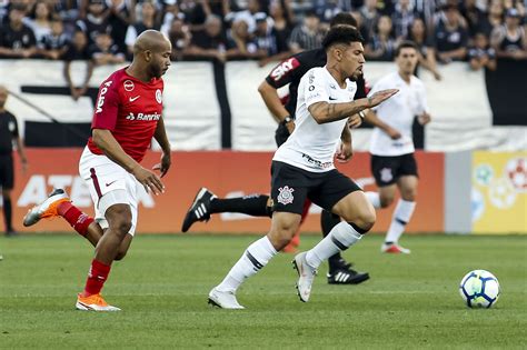 Corinthians supera erro de arbitragem empata o Inter e ajuda o São