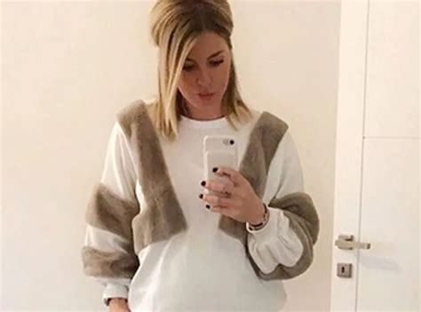 Émilie Fiorelli Elle a dévoilé le sexe de son bébé Public