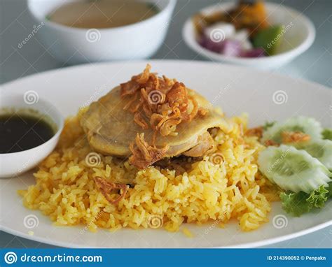 Frango Biryani Food Yellow Color Tradicional Prato Indiano De Arroz E