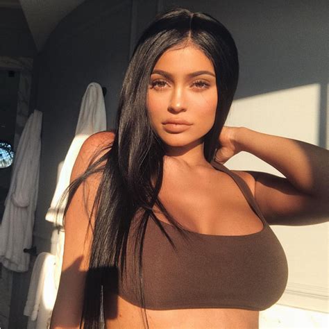 Kylie Jenner Diz Que Fez Pl Sticas Para Aumentar L Bios Por Causa De