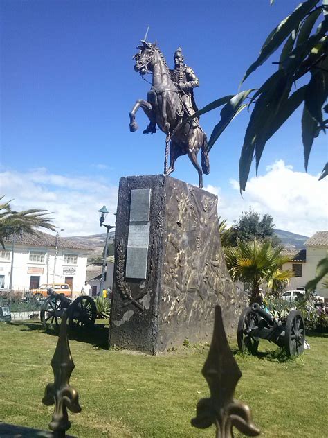 ملف Monumento a Simón Bolívar en parque de Bolívar Carchi Ecuador