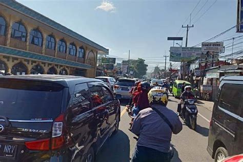 Lalu Lintas Jalur Puncak Ramai Lancar Hanya Tersendat Di Titik Ini