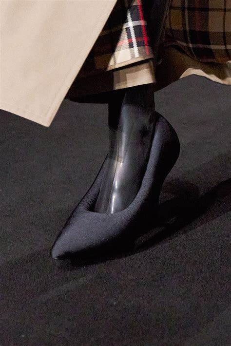 Rebeca Maccise on Twitter: "Balenciaga ss23 | Loewe ss23 https://t.co