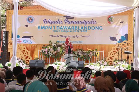 Hadiri Wisuda Purnawiyata Smpn Dawarblandong Bupati Ikfina Harap