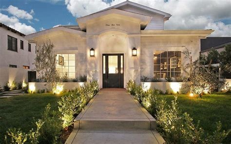 Có gì ở biệt thự sang trọng của quả bom sex Margot Robbie Tạp chí nhà đẹp sang Cẩm nang