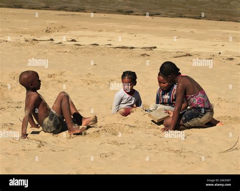 Cute black African kids playing on a beach Stock Photo - Alamy