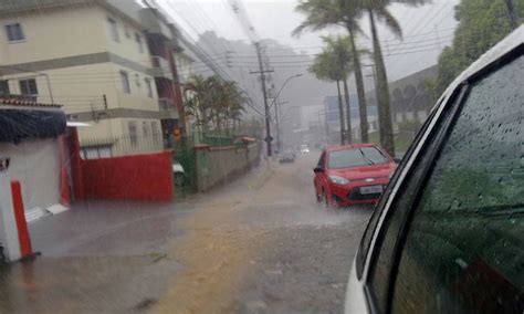 Chuva forte mostra que Petrópolis não está preparada para o verão