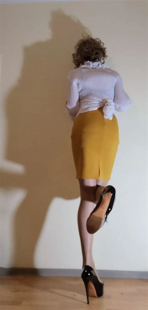 Vintage Styled Slut Having A Cigarette Nude Pics XHamster