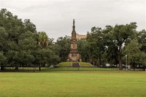 Savannah vs Charleston - Which City is Worth Visiting?