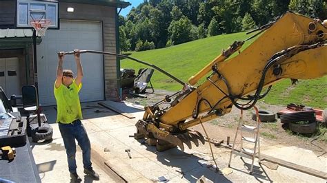 Repairing John Deere 120 Excavator Bucket Tilt Cylinder Seal