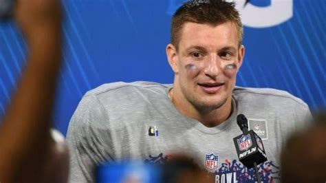 Rob Gronkowski Ex Patriots Star Comes Out Of Retirement To Join Tom