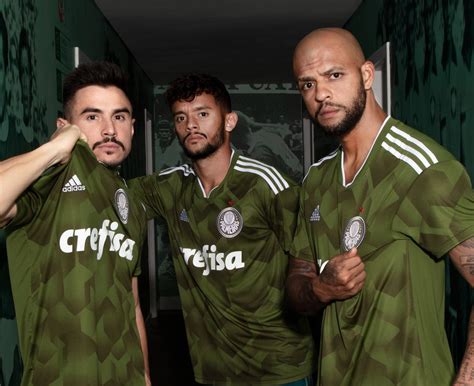 Adidas lança terceira camisa do Palmeiras e torcida contesta ABC da