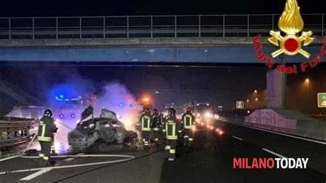 Distratti Dal Treno Deragliato Incidente Sull A1 Morta 21enne E