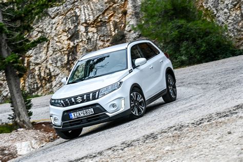 Suzuki Vitara Strong Hybrid vs Dacia Sandero Stepway Οι μαχητές της