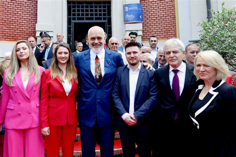 Ali Ahmeti Qytetar Nderi i Tiranës Edi Rama poston foton e veçantë