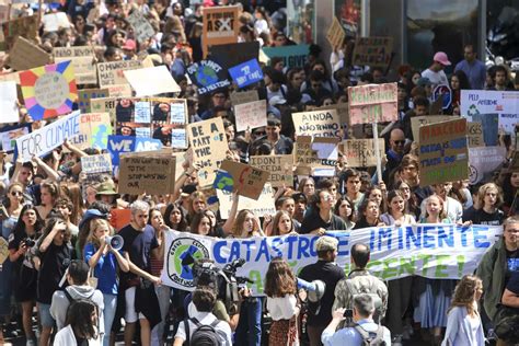 Greve Milhares De Jovens Voltaram A Sair S Ruas Em Defesa Do Planeta