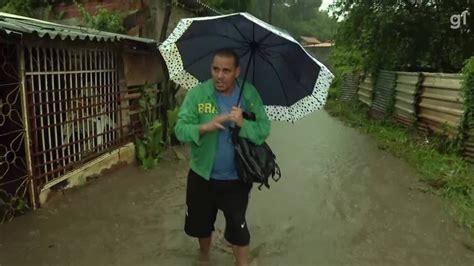 V Deos E Fotos Gua Da Chuva Invade Casas E Causa Estragos Em Regi Es