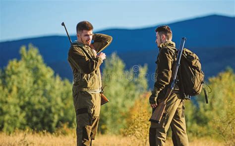 Amistad De Los Cazadores De Los Hombres Uniforme Militar Fuerzas Del Ej