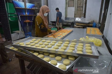 Usaha Produksi Roti Di Tengah Covid 19 Antara News Aceh