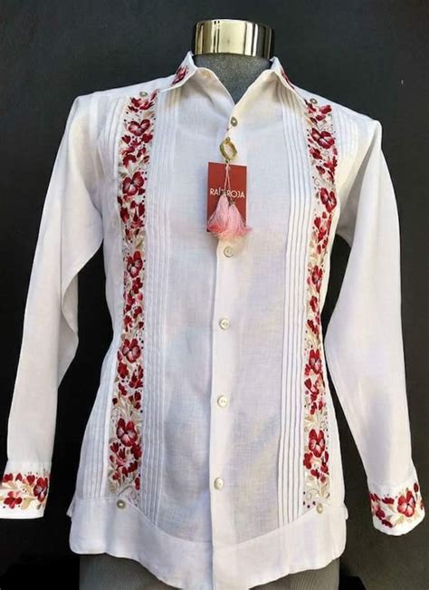 Guayabera Bordado Rojo Mod Manga Larga Y C Off