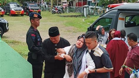 Foto Pemakaman Briptu Rudi Agung Ashari Di Tmp Mongkonai Kotamobagu