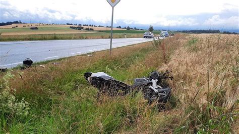 Kollision Mit Auto Rollerfahrer 16 Bei Nieheim Schwer Verletzt Nw De