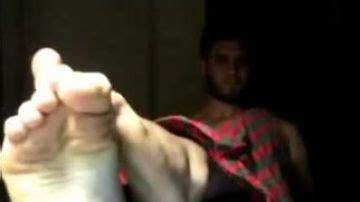 Cute Horny Dude Flaunting His Feet PORNDROIDS