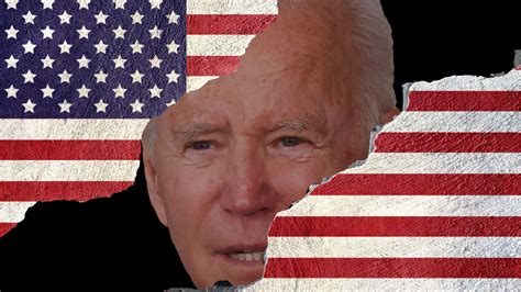 Por qué Biden no ha despedido a nadie tras un primer año desastroso