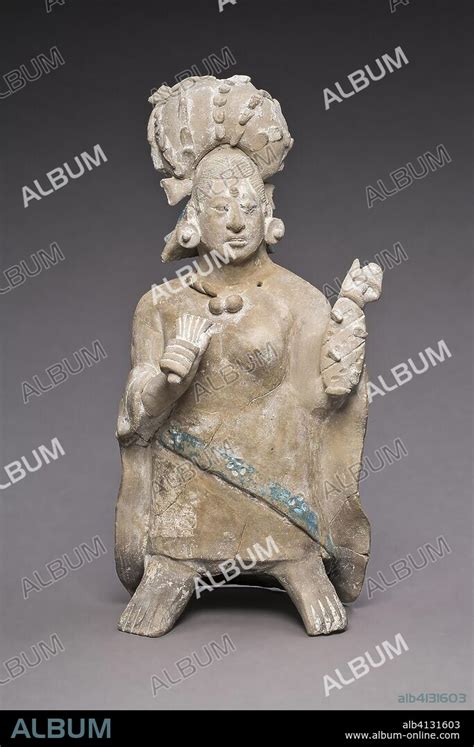 Figure Of An Aristocratic Lady Late Classic Maya Jaina Campeche Or